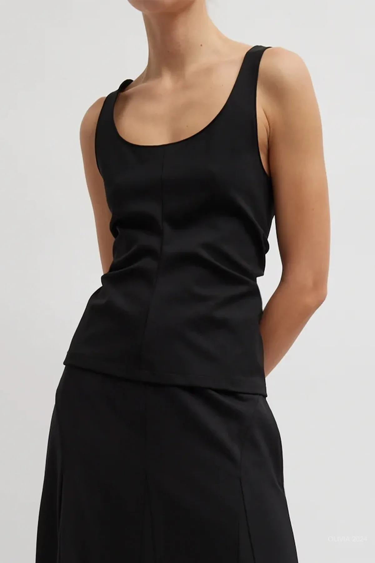 Compact Ultra Stretch Tank in Black
