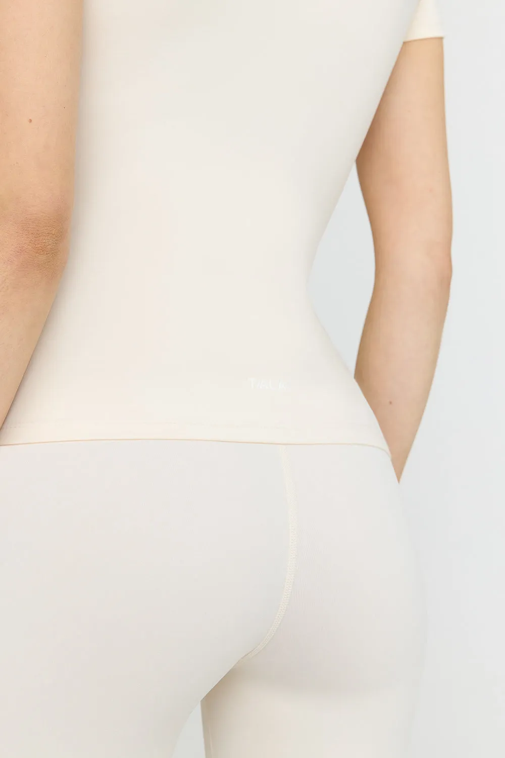 DAYFLEX ESSENTIAL FULL LENGTH T-SHIRT - BUTTERMILK