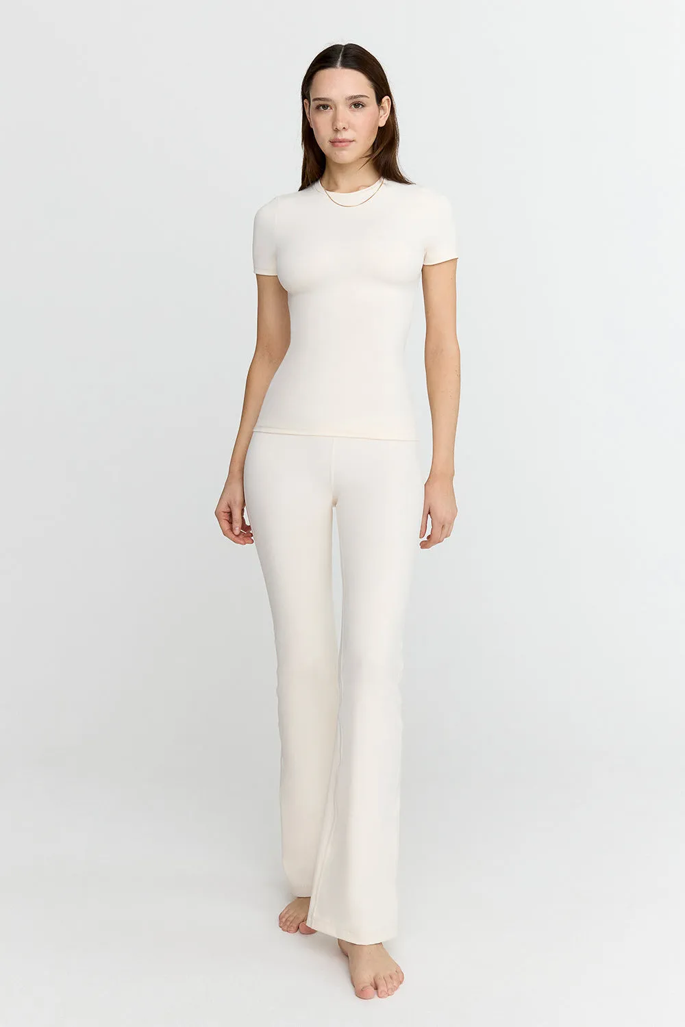 DAYFLEX ESSENTIAL FULL LENGTH T-SHIRT - BUTTERMILK