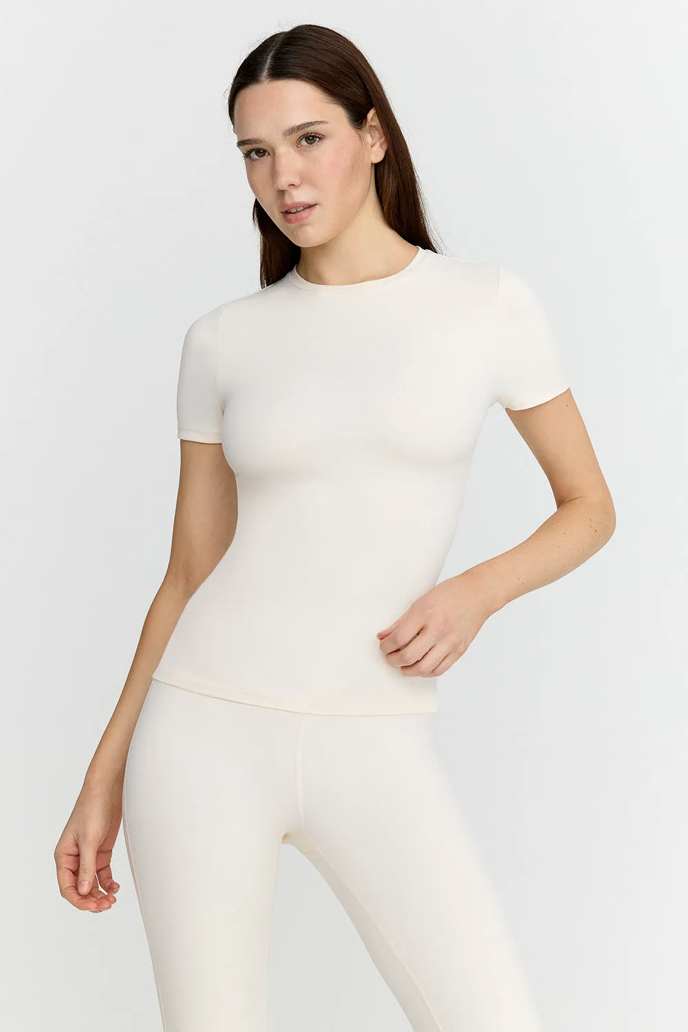 DAYFLEX ESSENTIAL FULL LENGTH T-SHIRT - BUTTERMILK