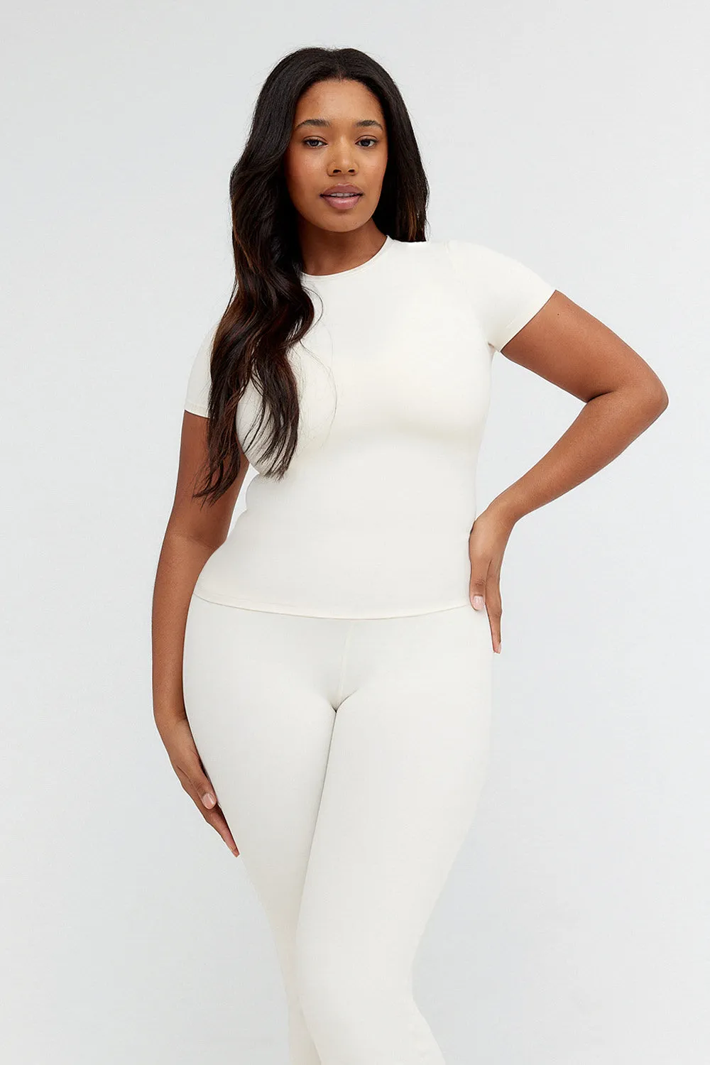 DAYFLEX ESSENTIAL FULL LENGTH T-SHIRT - BUTTERMILK