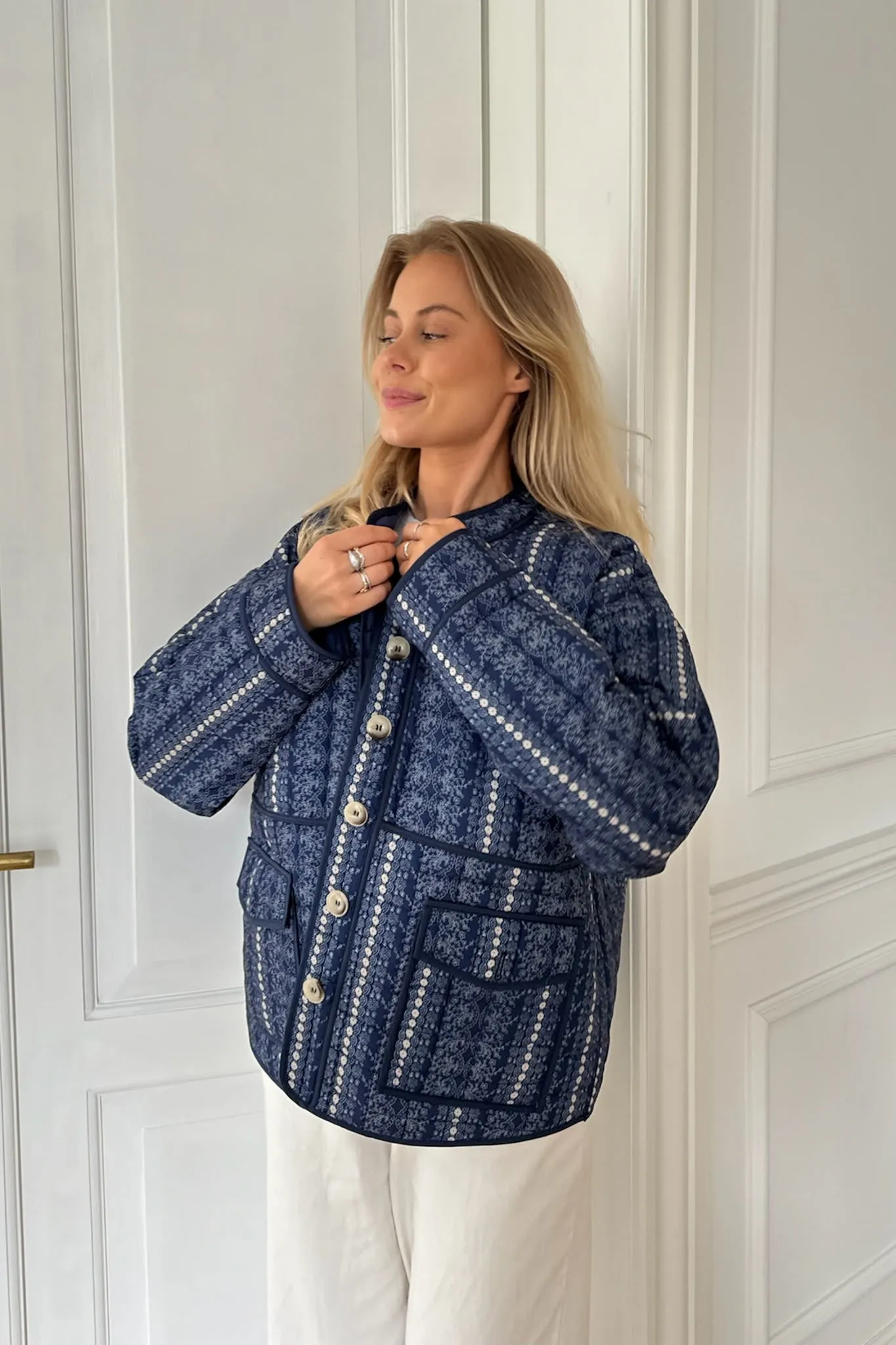 EmmyIC Quilted Jakke - Blå Blomsterprint